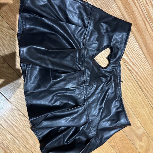 Black heart mini skirt - Picture 3 of 3